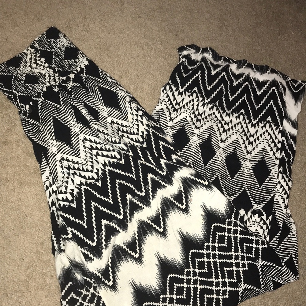 BLACK AND WHITE FLOWY FLARE PANTS